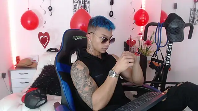 Snapshot of Leonard_Price chatting on 02-16-25, 03:04 Leonard Price online show from 02-16-25, 03:04