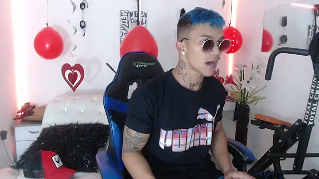 Snapshot of Leonard_Price chatting on 02-17-25, 09:41 Leonard Price online show from 02-17-25, 09:41