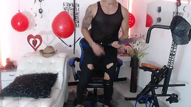 Snapshot of Leonard_Price chatting on 02-18-25, 10:14 Leonard Price online show from 02-18-25, 10:14