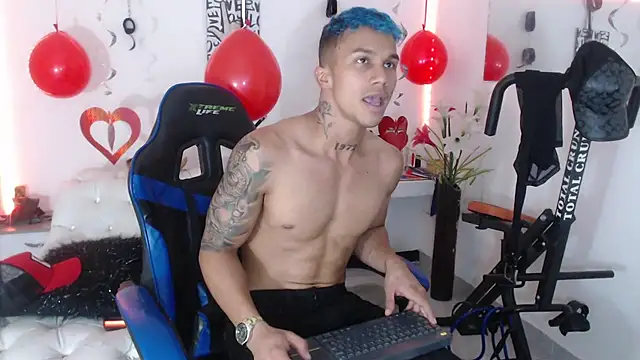 Snapshot of Leonard_Price chatting on 02-19-25, 01:18 Leonard Price online show from 02-19-25, 01:18