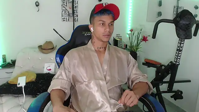 Snapshot of Leonard_Price chatting on 02-22-25, 05:12 Leonard Price online show from 02-22-25, 05:12