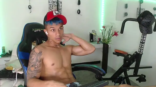 Snapshot of Leonard_Price chatting on 02-22-25, 08:18 Leonard Price online show from 02-22-25, 08:18