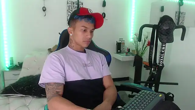 Snapshot of Leonard_Price chatting on 02-24-25, 03:02 Leonard Price online show from 02-24-25, 03:02