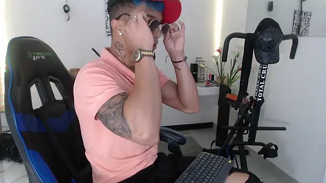 Snapshot of Leonard_Price chatting on 02-26-25, 12:16 Leonard Price online show from 02-26-25, 12:16