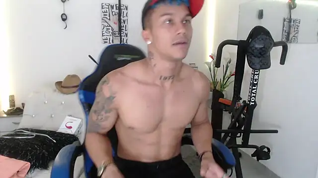 Snapshot of Leonard_Price chatting on 02-26-25, 03:21 Leonard Price online show from 02-26-25, 03:21