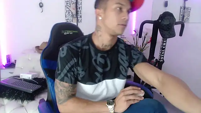 Snapshot of Leonard_Price chatting on 02-27-25, 02:42 Leonard Price online show from 02-27-25, 02:42