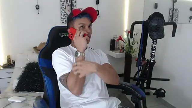 Snapshot of Leonard_Price chatting on 02-28-25, 01:26 Leonard Price online show from 02-28-25, 01:26