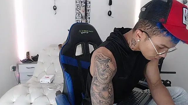 Snapshot of Leonard_Price chatting on 03-04-25, 08:57 Leonard Price online show from 03-04-25, 08:57