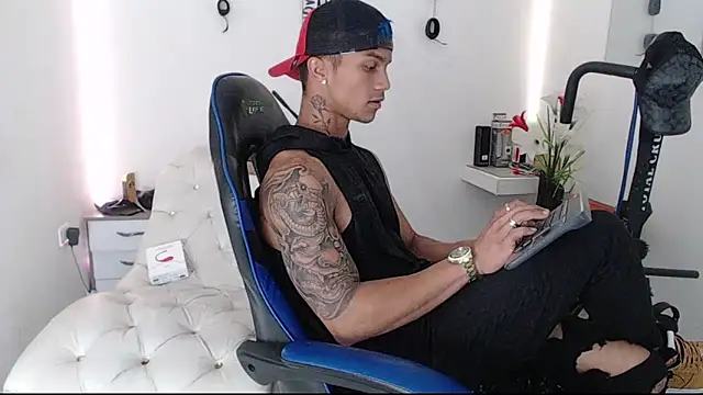 Snapshot of Leonard_Price chatting on 03-06-25, 12:52 Leonard Price online show from 03-06-25, 12:52