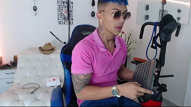 Snapshot of Leonard_Price chatting on 03-08-25, 01:57 Leonard Price online show from 03-08-25, 01:57