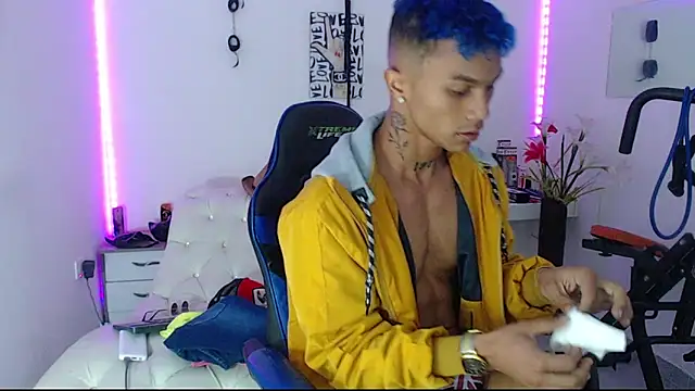 Snapshot of Leonard_Price chatting on 03-08-25, 05:01 Leonard Price online show from 03-08-25, 05:01