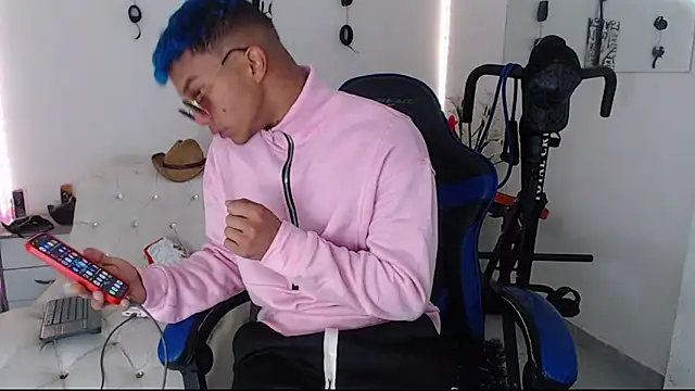 Snapshot of Leonard_Price chatting on 03-10-25, 11:10 Leonard Price online show from 03-10-25, 11:10