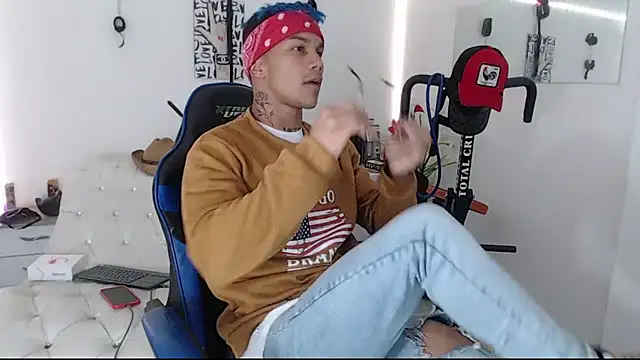 Snapshot of Leonard_Price chatting on 03-11-25, 10:51 Leonard Price online show from 03-11-25, 10:51