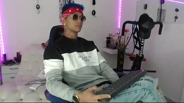 Snapshot of Leonard_Price chatting on 03-12-25, 12:04 Leonard Price online show from 03-12-25, 12:04