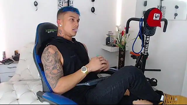 Snapshot of Leonard_Price chatting on 03-13-25, 02:05 Leonard Price online show from 03-13-25, 02:05