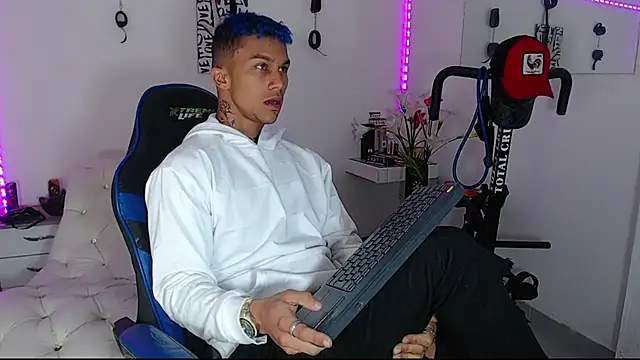 Snapshot of Leonard_Price chatting on 03-13-25, 10:26 Leonard Price online show from 03-13-25, 10:26