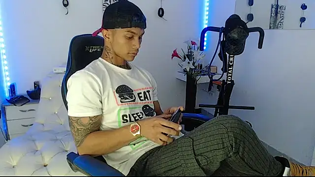 Snapshot of Leonard_Price chatting on 03-15-25, 11:17 Leonard Price online show from 03-15-25, 11:17