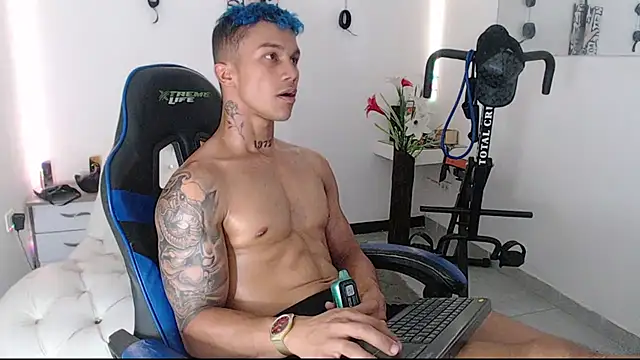 Snapshot of Leonard_Price chatting on 03-16-25, 02:21 Leonard Price online show from 03-16-25, 02:21