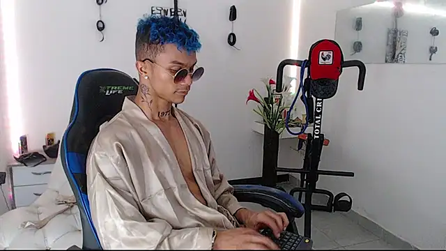 Snapshot of Leonard_Price chatting on 03-17-25, 08:51 Leonard Price online show from 03-17-25, 08:51