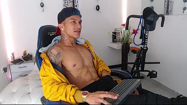 Snapshot of Leonard_Price chatting on 03-21-25, 11:12 Leonard Price online show from 03-21-25, 11:12