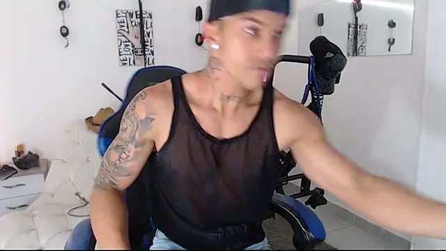 Snapshot of Leonard_Price chatting on 03-22-25, 03:20 Leonard Price online show from 03-22-25, 03:20