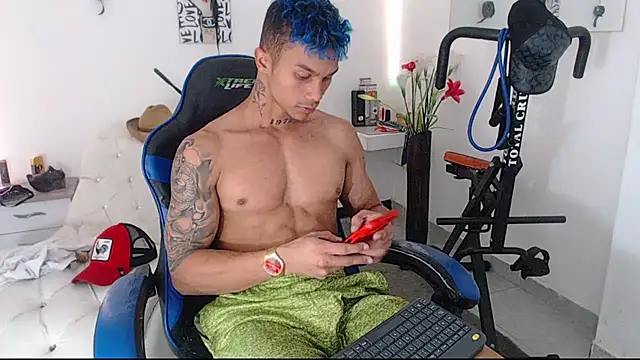 Snapshot of Leonard_Price chatting on 03-22-25, 06:36 Leonard Price online show from 03-22-25, 06:36