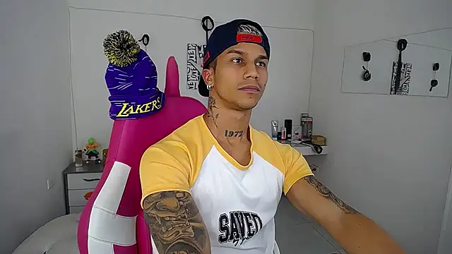 Snapshot of Leonard_Price chatting on 09-09-25, 12:32 Leonard Price online show from 09-09-25, 12:32