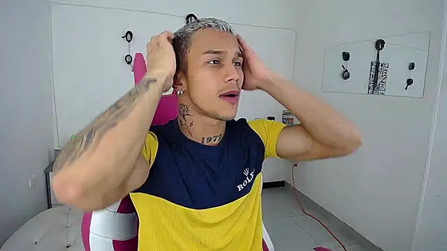 Snapshot of Leonard_Price chatting on 09-11-25, 02:44 Leonard Price online show from 09-11-25, 02:44