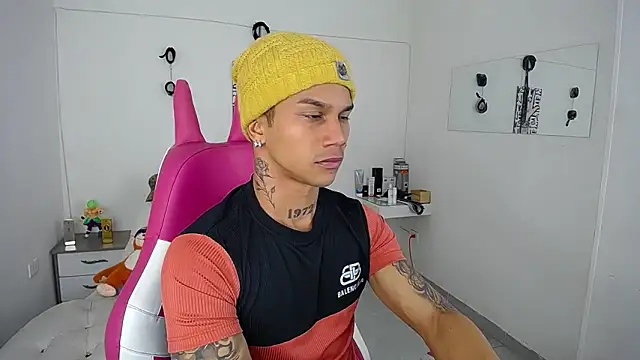 Snapshot of Leonard_Price chatting on 09-12-25, 07:30 Leonard Price online show from 09-12-25, 07:30