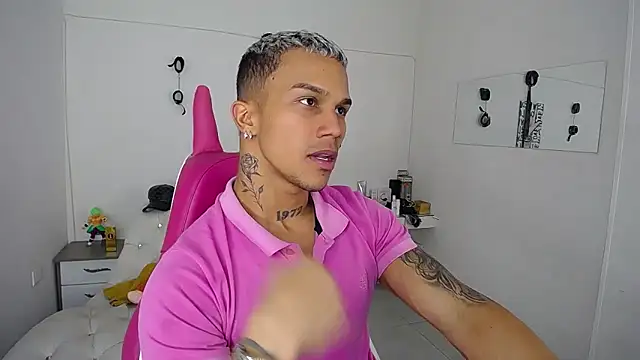 Snapshot of Leonard_Price chatting on 09-17-25, 11:39 Leonard Price online show from 09-17-25, 11:39