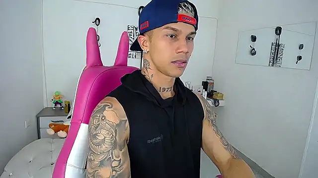 Snapshot of Leonard_Price chatting on 09-21-25, 12:34 Leonard Price online show from 09-21-25, 12:34