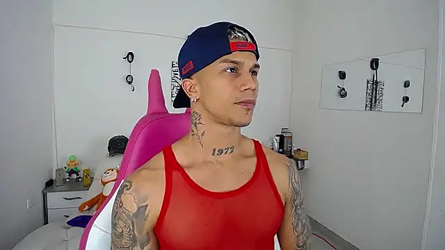 Snapshot of Leonard_Price chatting on 09-30-25, 03:11 Leonard Price online show from 09-30-25, 03:11