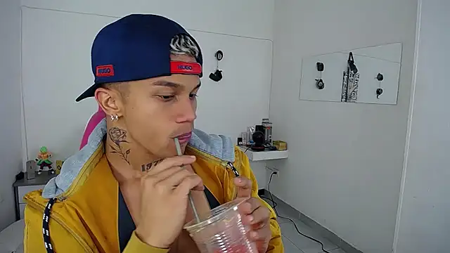 Snapshot of Leonard_Price chatting on 10-07-25, 08:11 Leonard Price online show from 10-07-25, 08:11