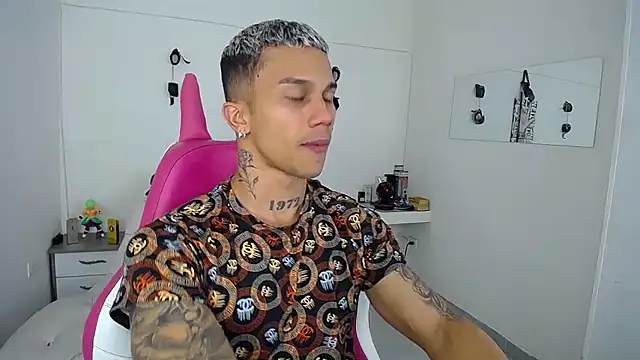 Snapshot of Leonard_Price chatting on 10-08-25, 12:30 Leonard Price online show from 10-08-25, 12:30