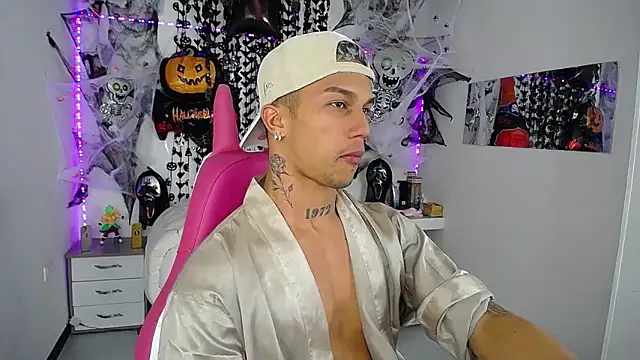 Snapshot of Leonard_Price chatting on 10-11-25, 01:16 Leonard Price online show from 10-11-25, 01:16