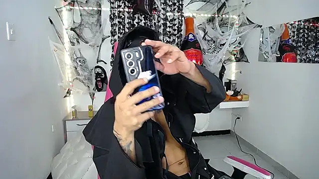 Snapshot of Leonard_Price chatting on 10-23-25, 09:30 Leonard Price online show from 10-23-25, 09:30