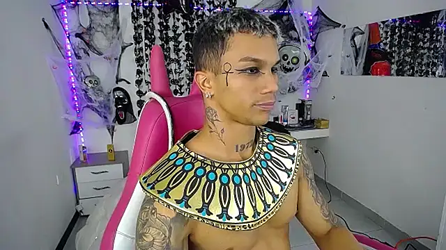 Snapshot of Leonard_Price chatting on 10-31-25, 02:56 Leonard Price online show from 10-31-25, 02:56