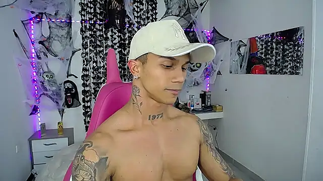 Snapshot of Leonard_Price chatting on 11-02-25, 03:53 Leonard Price online show from 11-02-25, 03:53