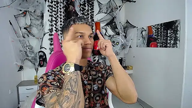 Snapshot of Leonard_Price chatting on 11-07-25, 05:18 Leonard Price online show from 11-07-25, 05:18