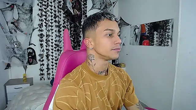 Snapshot of Leonard_Price chatting on 11-09-25, 03:38 Leonard Price online show from 11-09-25, 03:38