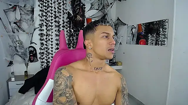 Snapshot of Leonard_Price chatting on 11-10-25, 07:51 Leonard Price online show from 11-10-25, 07:51