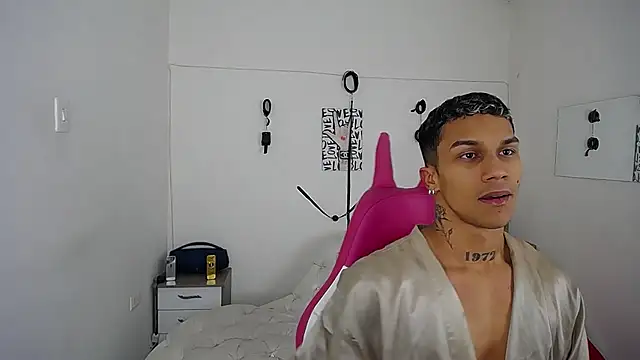 Snapshot of Leonard_Price chatting on 11-19-25, 01:38 Leonard Price online show from 11-19-25, 01:38