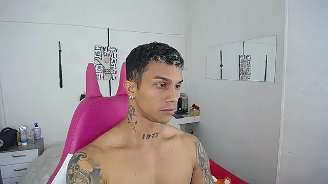 Snapshot of Leonard_Price chatting on 11-28-25, 09:56 Leonard Price online show from 11-28-25, 09:56