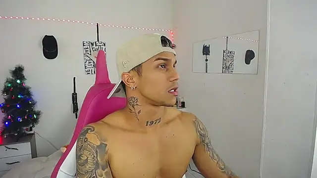 Snapshot of Leonard_Price chatting on 11-30-25, 02:48 Leonard Price online show from 11-30-25, 02:48