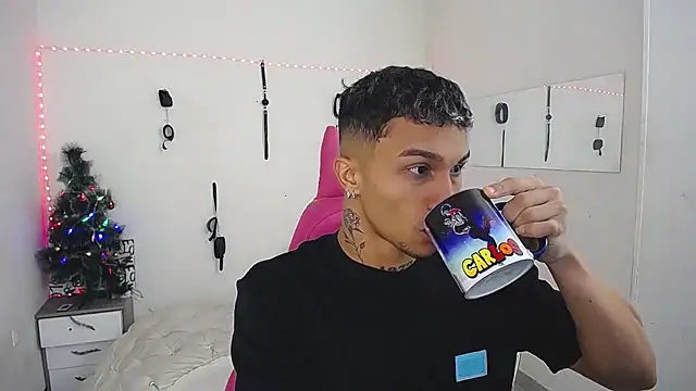 Snapshot of Leonard_Price chatting on 12-04-25, 03:10 Leonard Price online show from 12-04-25, 03:10