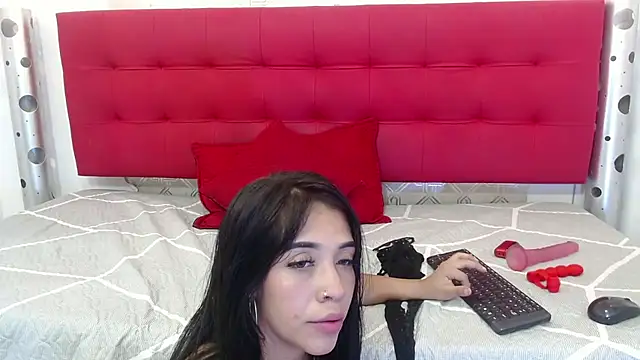 Snapshot of zhamira_21 chatting on 02-07-25, 08:10 zhamira 21 online show from 02-07-25, 08:10