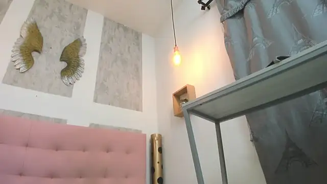 Snapshot of zhamira_21 chatting on 12-13-25, 08:25 zhamira 21 online show from 12-13-25, 08:25