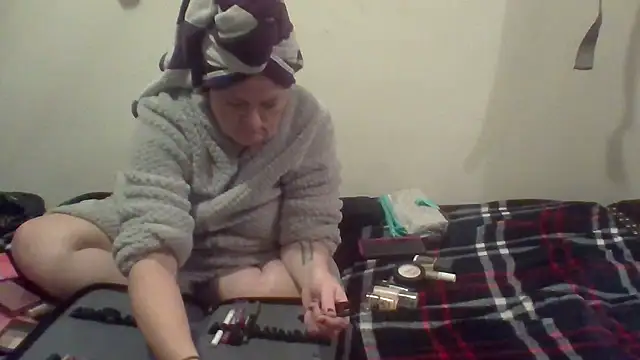 esadmisfit1 online show from 02-08-25, 09:13