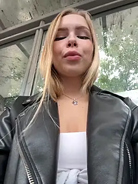 mur girl online show from 09-19-25, 11:55