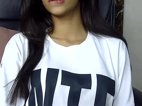 MAAYRA 09 online show from 03-12-25, 09:24